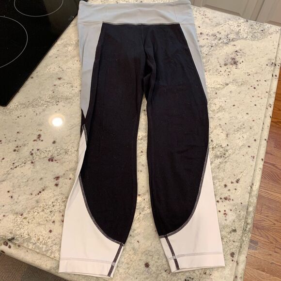 Athleta Tri-Color Mis -Rise Cropped Leggings sz M EUC - Picture 1 of 5